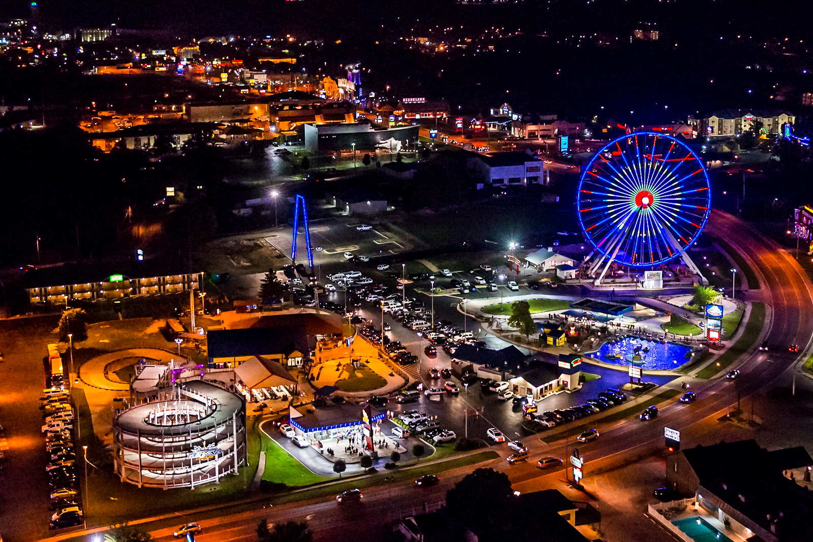 Branson Missouri Roofing. Courtesy https://www.flickr.com/photos/bransonmo/33626951404